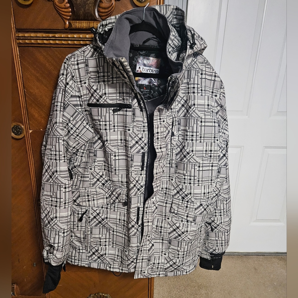 Turbine Hamilton Men's Large Black and White Ski Jacket with Plaid Design